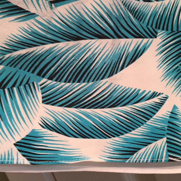 DONATED Ann Taylor Sleeveless - Picture 4 of 4